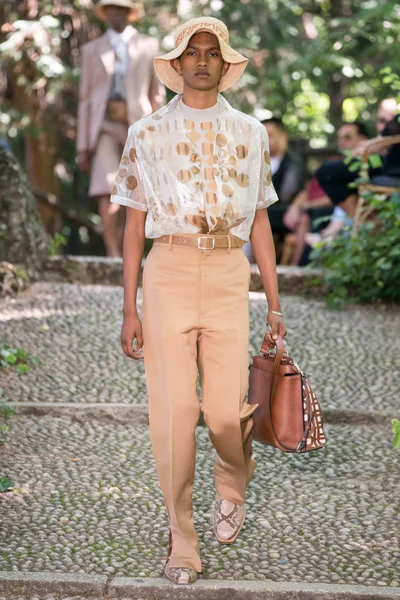 Look 12